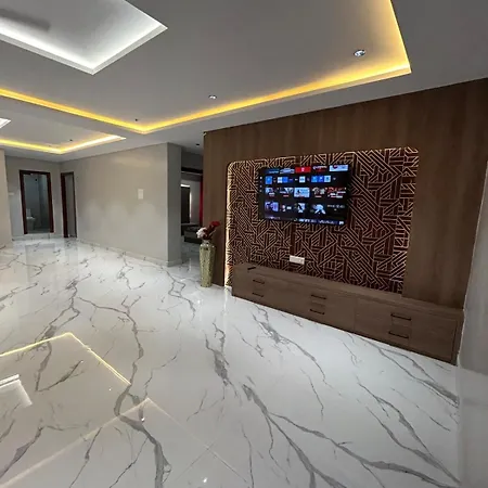 Luxurious 4Bhk Apartment At Golden Heights Colonys